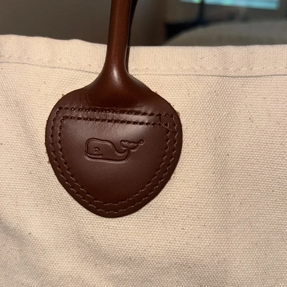 NWT, Vineyard Vines canvas tote bag with flags detail. - Picture 7 of 9